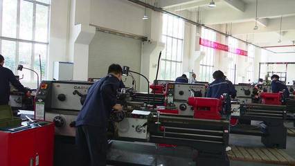 襄陽汽車職業技術學院谷城智能制造產業學院正式揭牌